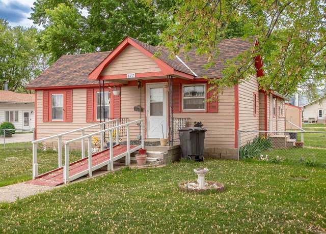 Property at 617 Parnell St, Hildreth, NE 68947, 2 beds, 1 bath