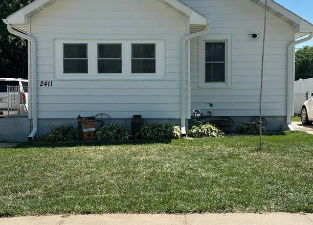 Property at 2411 W 7th St, Hastings, NE 68901, 2 beds, 2 baths