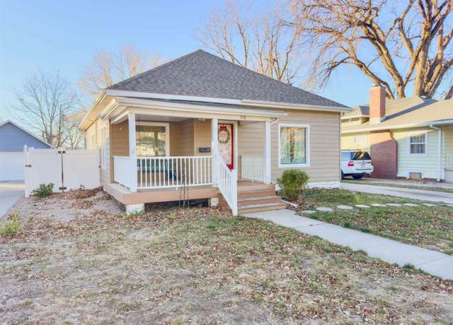 Property at 918 W 22nd St, Kearney, NE 68847, 3 beds, 2 baths