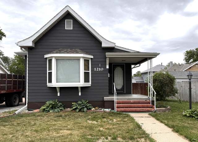 Property at 1210 W 7th St, Hastings, NE 68901, 2 beds, 1 bath