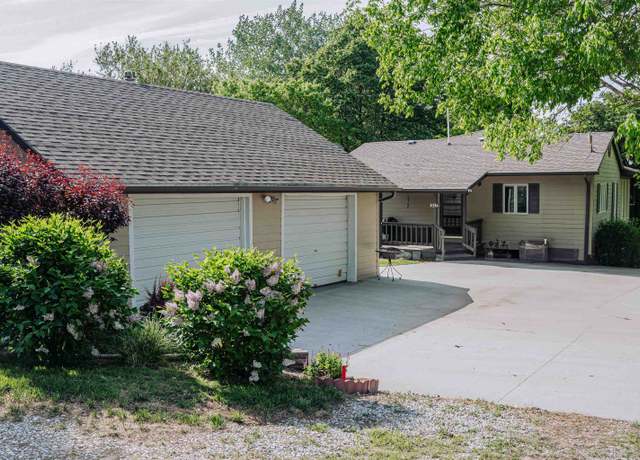Property at 88 Mallard Dr, Loup City, NE 68853, 3 beds, 2 baths