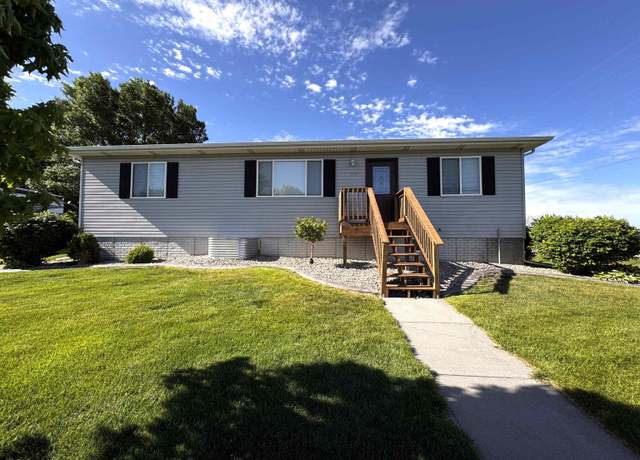 Property at 4728 Deva Dr, Grand Island, NE 68801, 4 beds, 3 baths