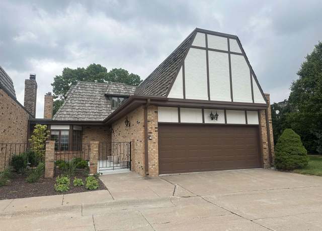 Property at 15 Village Dr, Hastings, NE, 3 beds, 3 baths