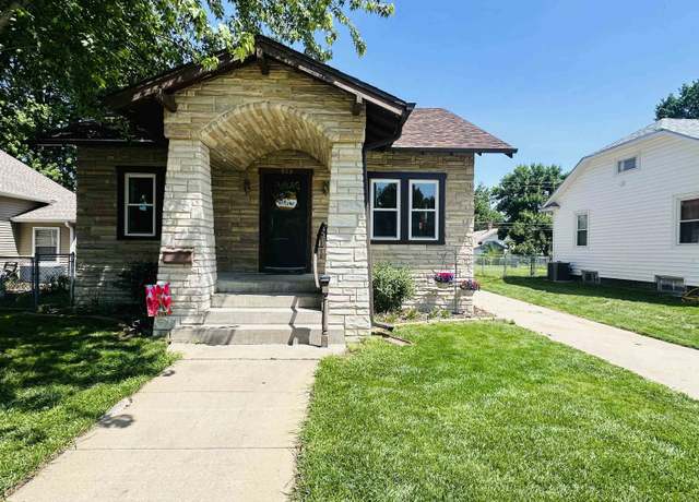 Property at 603 E 5th St, Hastings, NE 68901, 4 beds, 2 baths