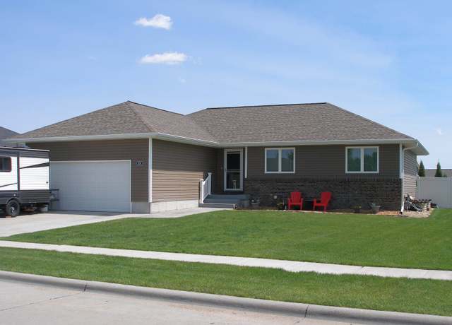 Property at 814 W 10th St, Kearney, NE 68845, 5 beds, 3 baths