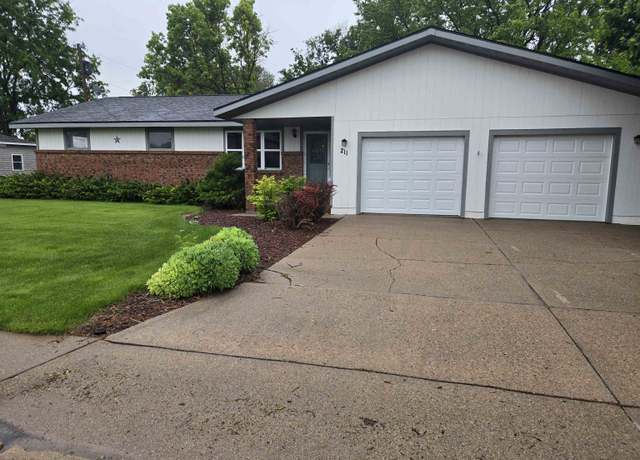 Property at 211 E 14th St, Cozad, NE 69130, 4 beds, 2 baths