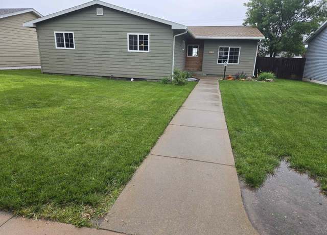 Property at 1105 17th St, Gothenburg, NE 69138, 5 beds, 2 baths