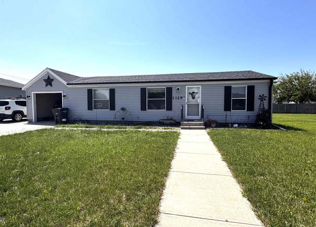 Property at 1129 Renae Ln, Hastings, NE 68901, 3 beds, 2 baths
