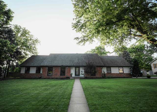 Property at 1330 Heritage Dr, Hastings, NE 68901, 3 beds, 4 baths