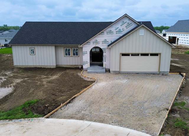 Property at 604 Brooking Cir, Hastings, NE 68901, 6 beds, 3 baths