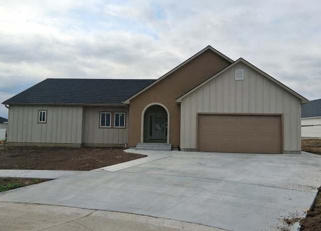 Property at 604 Brooking Cir, Hastings, NE 68901, 6 beds, 3 baths