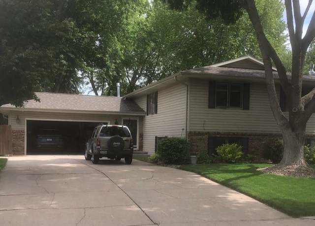 Property at 2119 W 36th St, Kearney, NE 68845, 4 beds, 3 baths