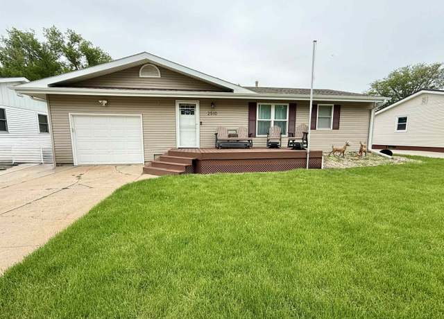 Property at 2510 Boyce St, Hastings, NE 68901, 3 beds, 2 baths