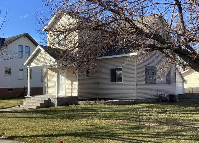 Property at 1013 Meridian Ave, Cozad, NE 69130, 4 beds, 2 baths