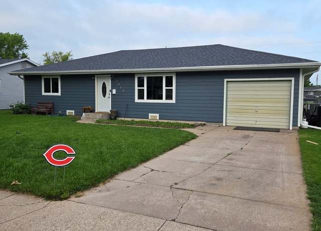 Property at 2013 Lincoln St, Cozad, NE 69130, 3 beds, 2 baths