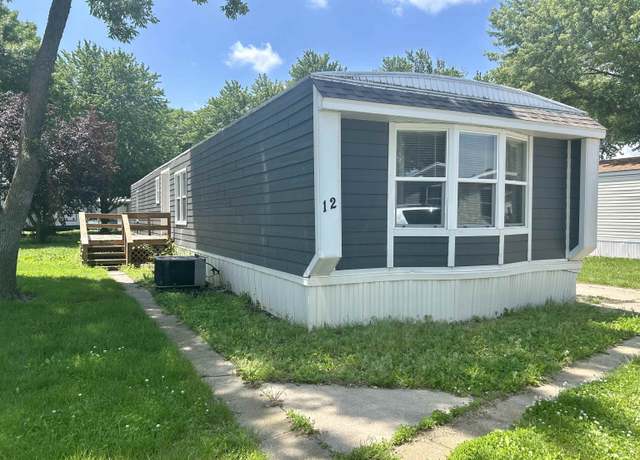 Property at 12 Avalon Ln, Hastings, NE 68901, 3 beds, 2 baths