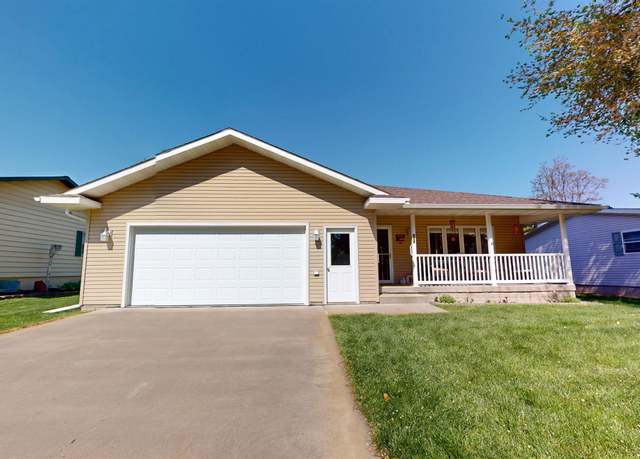 Property at 818 S 6th St, Albion, NE 68620, 3 beds, 3 baths