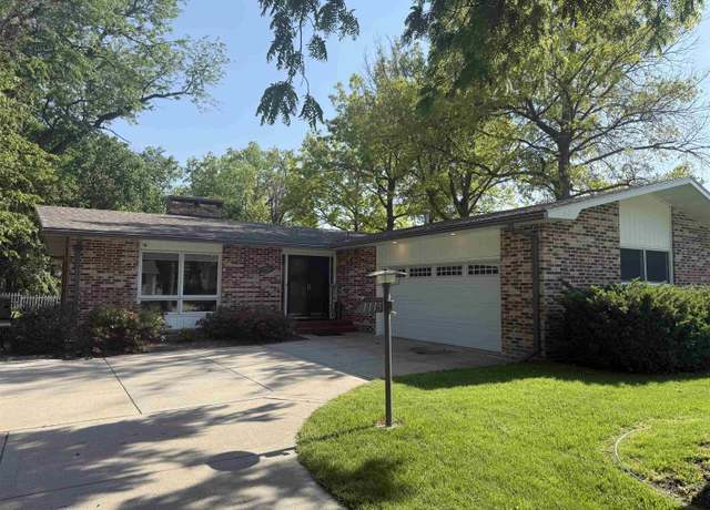Property at 1115 Sumner St, Hastings, NE 68901, 3 beds, 3 baths
