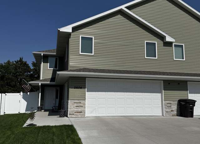 Property at 2604 Market Ln, Hastings, NE 68901, 3 beds, 3 baths