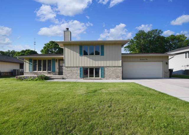 Property at 1410 W 37th St, Kearney, NE 68845, 4 beds, 2 baths