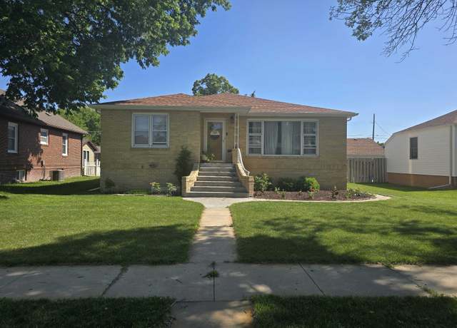 Property at 1012 W B St, North Platte, NE 69101, 4 beds, 2 baths
