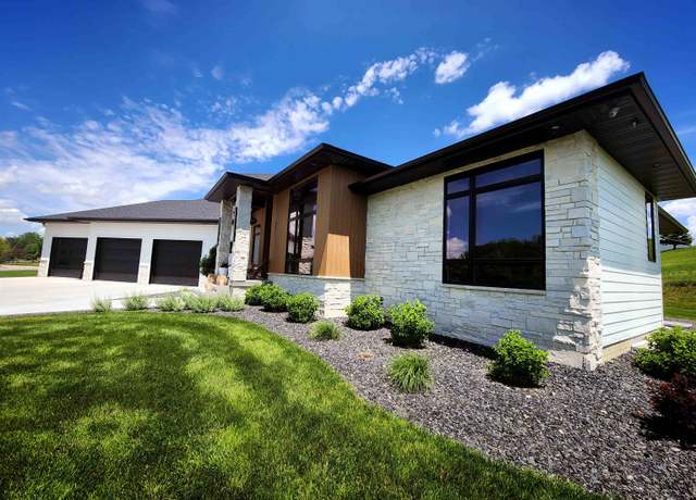 Property at 6011 5th Avenue Pl, Kearney, NE 68845, 3 beds, 4 baths