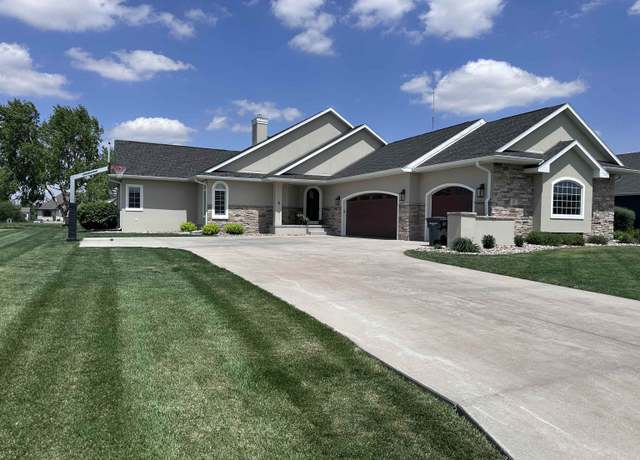 Property at 508 Quail Cir, Hastings, NE 68901, 4 beds, 4 baths