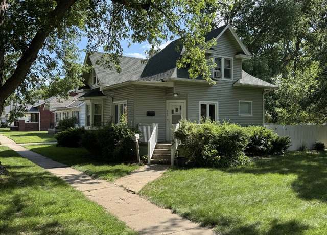 Property at 522 University St, Hastings, NE 68901, 2 beds, 2 baths