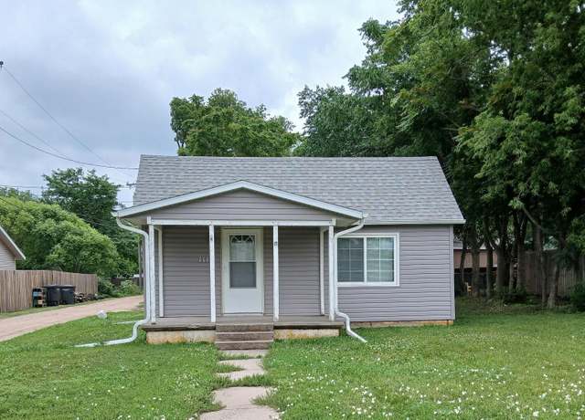 Property at 1115 W E St, Hastings, NE 68901, 2 beds, 1 bath