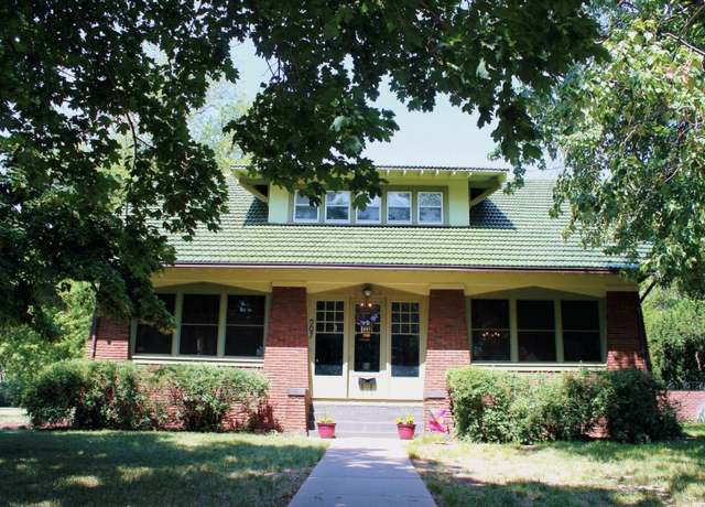 Property at 907 N Burlington Ave, Hastings, NE 68901, 3 beds, 3 baths