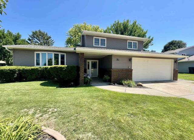 Property at 2 Crestview Pl, Kearney, NE 68847, 4 beds, 4 baths