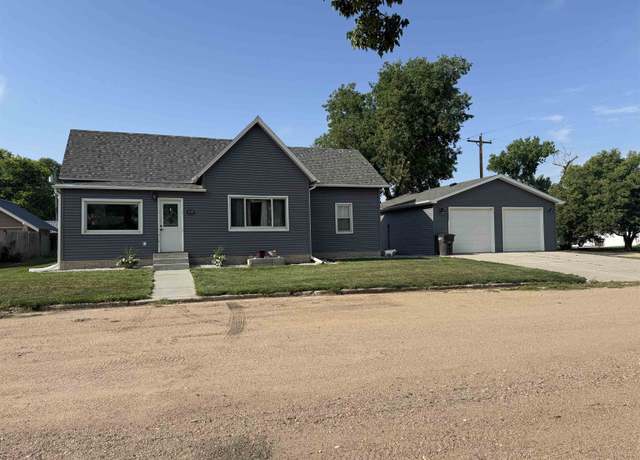 Property at 404 Sturgis St, Glenvil, NE 68941, 4 beds, 2 baths