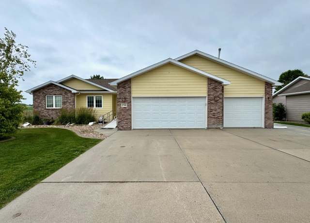 Property at 1708 E 47th Street Pl, Kearney, NE 68847, 4 beds, 3 baths