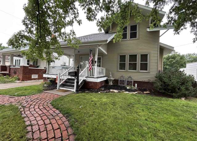 Property at 914 N Colorado Ave, Hastings, NE 68901, 5 beds, 2 baths