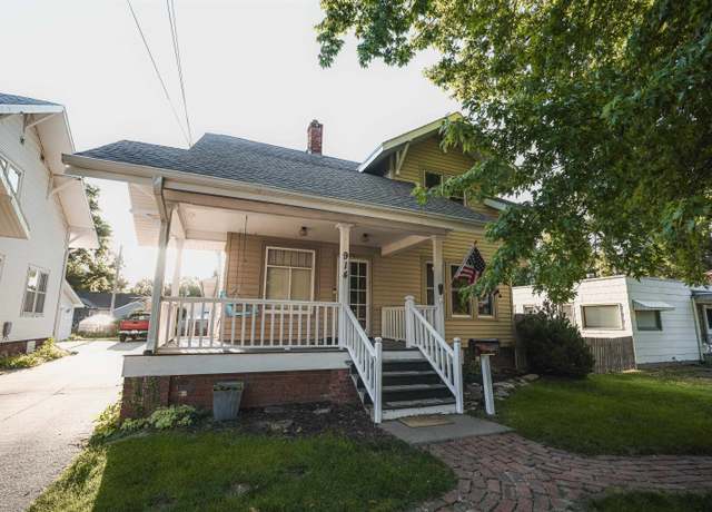 Property at 914 N Colorado Ave, Hastings, NE 68901, 5 beds, 2 baths