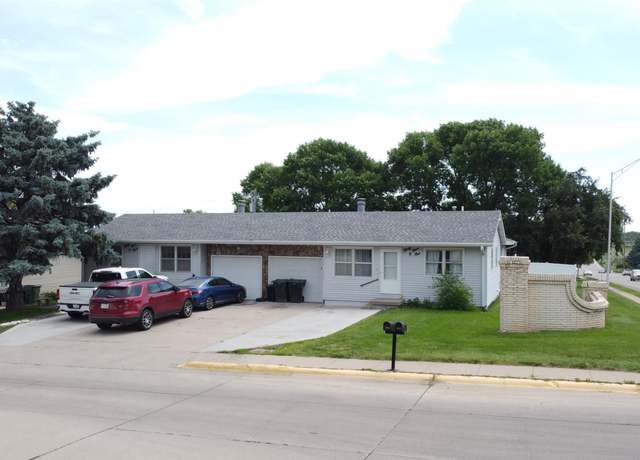 Property at 3901-3903 Fairacres Rd, Kearney, NE 68845, 4 beds, 4 baths