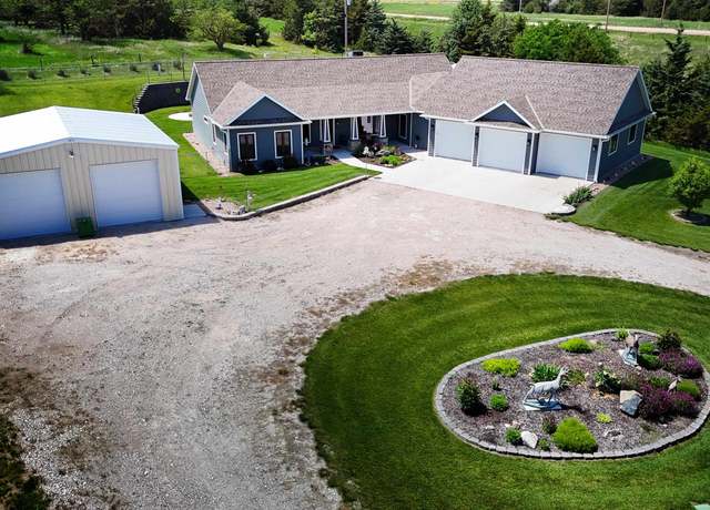Property at 6452 W 85th St, Kearney, NE 68845, 3 beds, 2 baths