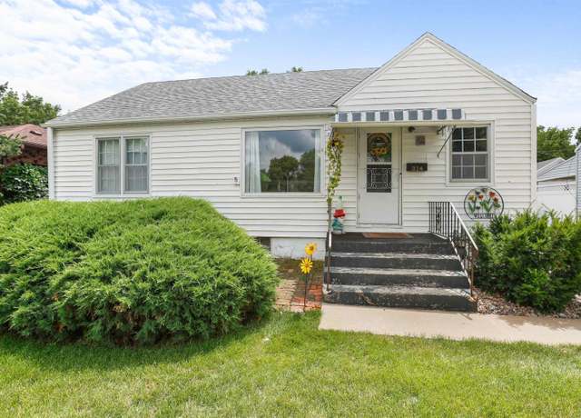 Property at 314 E 9th St, Hastings, NE 68901, 2 beds, 2 baths