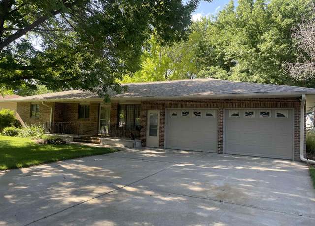 Property at 2536 Highland Dr, Gothenburg, NE 69138, 3 beds, 2 baths
