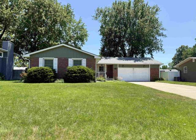 Property at 1911 W 11th St, Hastings, NE 68901, 3 beds, 2 baths