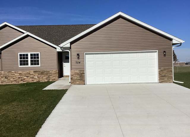 Property at 704 E 19th St, Cozad, NE 69130, 2 beds, 2 baths