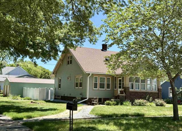 Property at 148 N Hubbard Ave, Minden, NE 68959, 5 beds, 2 baths