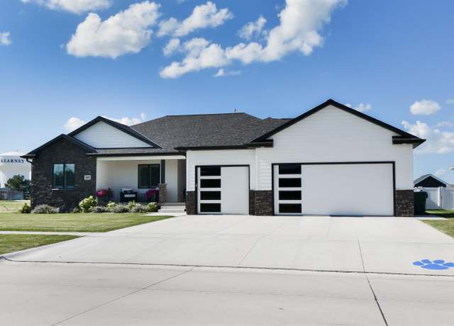 Property at 2809 W 35th St, Kearney, NE 68845, 5 beds, 3 baths