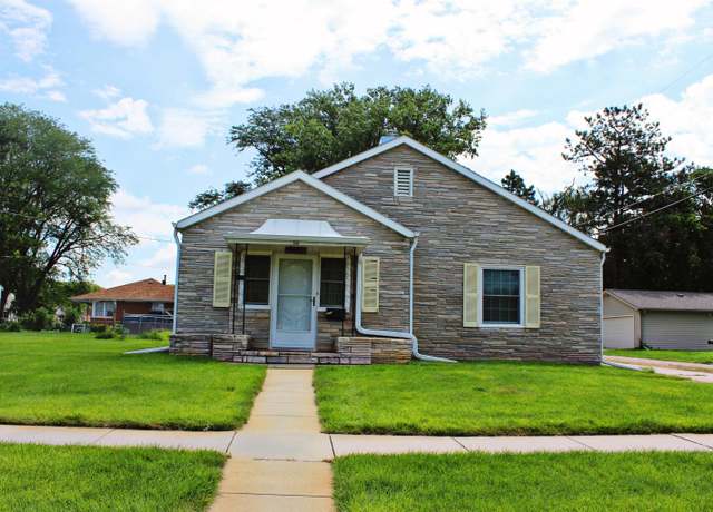Property at 514 Oswego Ave, Hastings, NE 68901, 3 beds, 1 bath