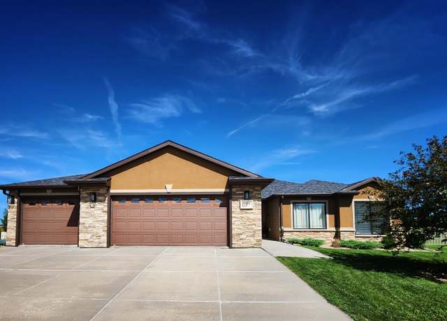 Property at 6608 M Avenue Pl, Kearney, NE 68847, 5 beds, 3 baths
