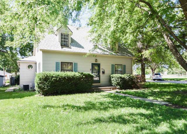 Property at 424 W 32nd St, Kearney, NE 68845, 3 beds, 2 baths