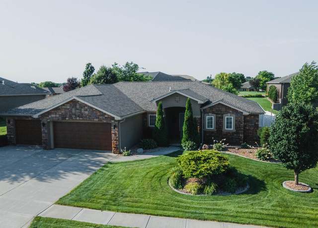 Property at 3521 Laredo Ln, Hastings, NE 68901, 5 beds, 4 baths