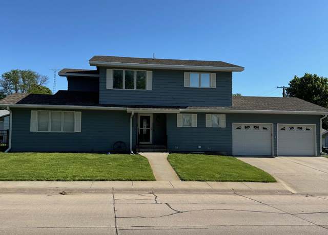 Property at 610 22nd St, Gothenburg, NE 69138, 3 beds, 2 baths