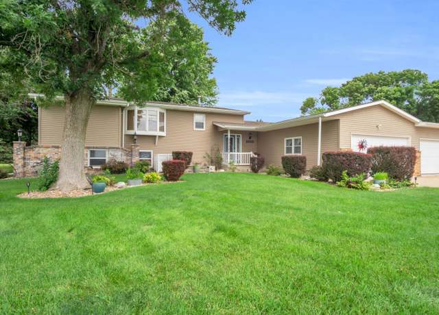 Property at 2828 Independence Ave, Grand Island, NE 68803, 3 beds, 2 baths