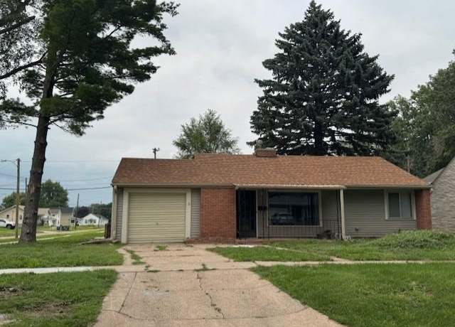 Property at 1742 W 5th St, Hastings, NE 68901, 2 beds, 1 bath
